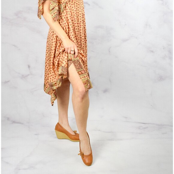 1970s Bohemian Handkerchief Dress Size XS 70s Boho Day Dress Peach Pink Floral - Picture 10 of 10